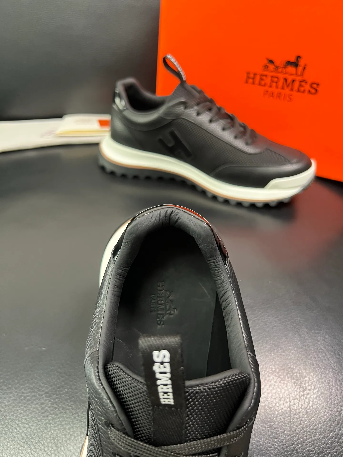 Men's shoes 💰800 Hermes top purchasing Hermes counters are on sale at the same time with original factory configuration, original cowhide imported from Italy and mesh fabric, high-quality splicing technology, fully imported water-dyed cowhide lining, soles: original soles specially provided by the original factory are super comfortable, the original factory follows the order and high quality, you can enter and exit the counter at will, you are welcome to compare and synchronize with the counter, code number 39-44 (customized 38 45) 85863